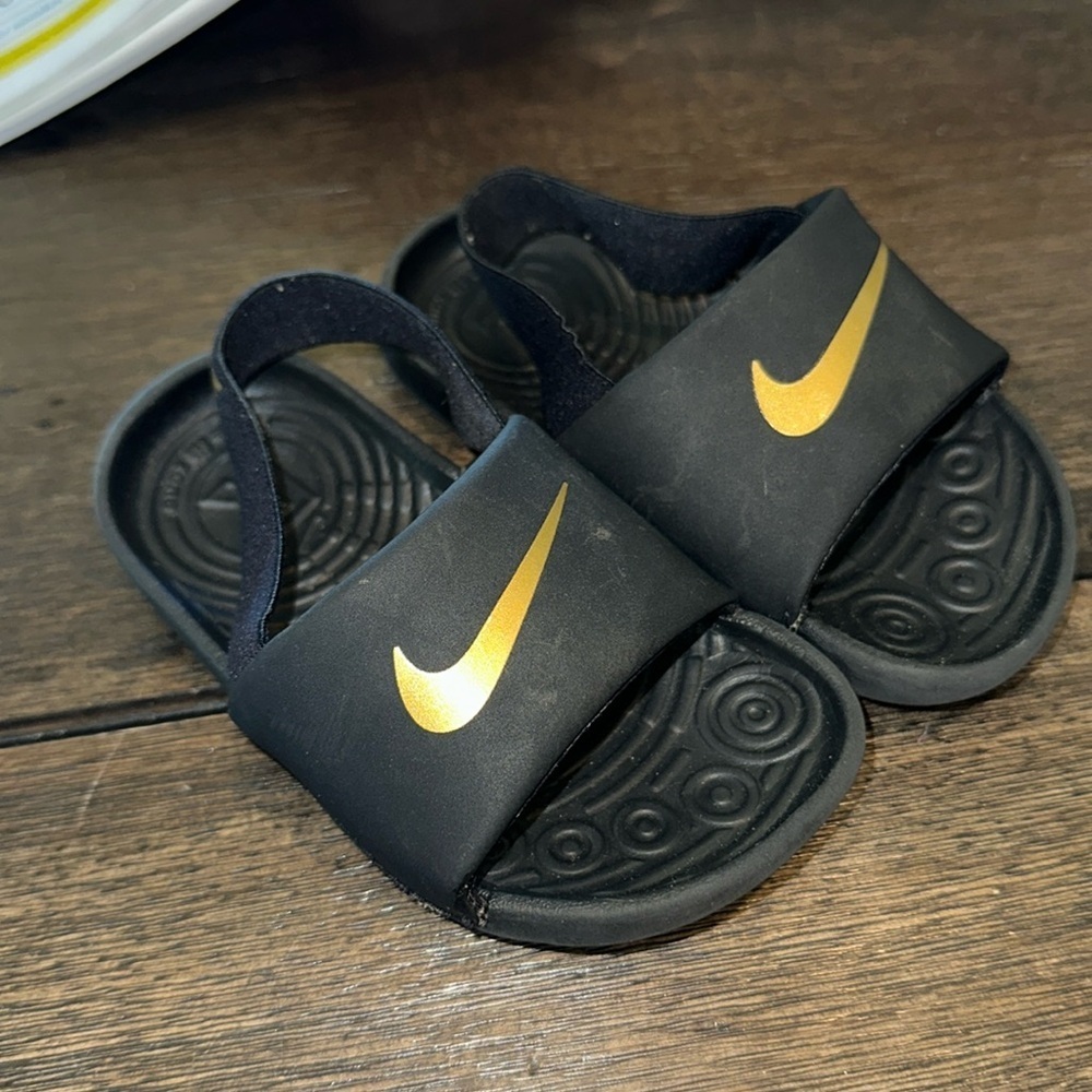 Nike Kawa Baby Toddler Slides Sandals Black & Gold size 7C